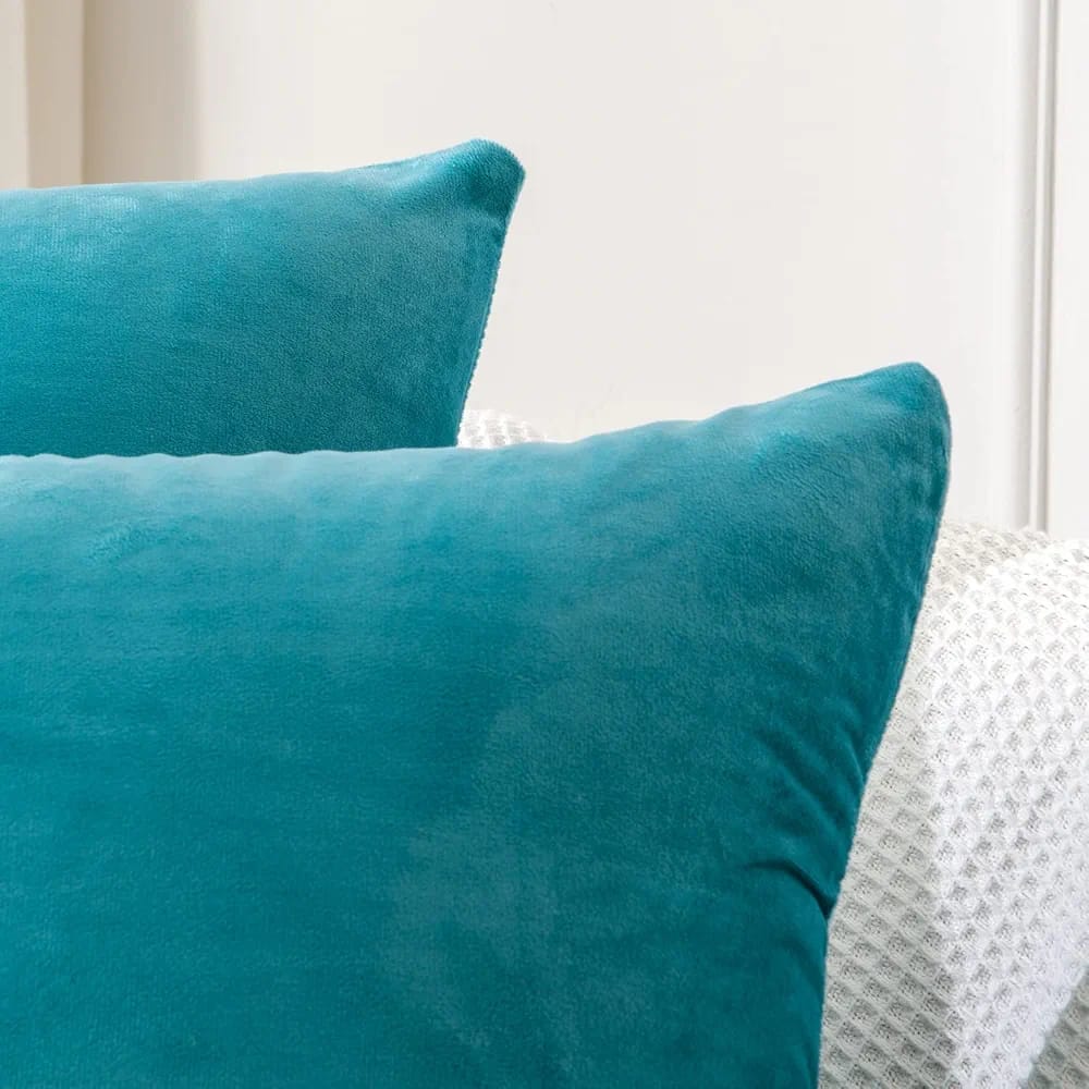 Green Plush Velvet Pillow Covers (18x18) – Ultra-Soft & Cozy , Perfect for Living Room, Bedroom and Outdoor . ( Pack of 4 )
